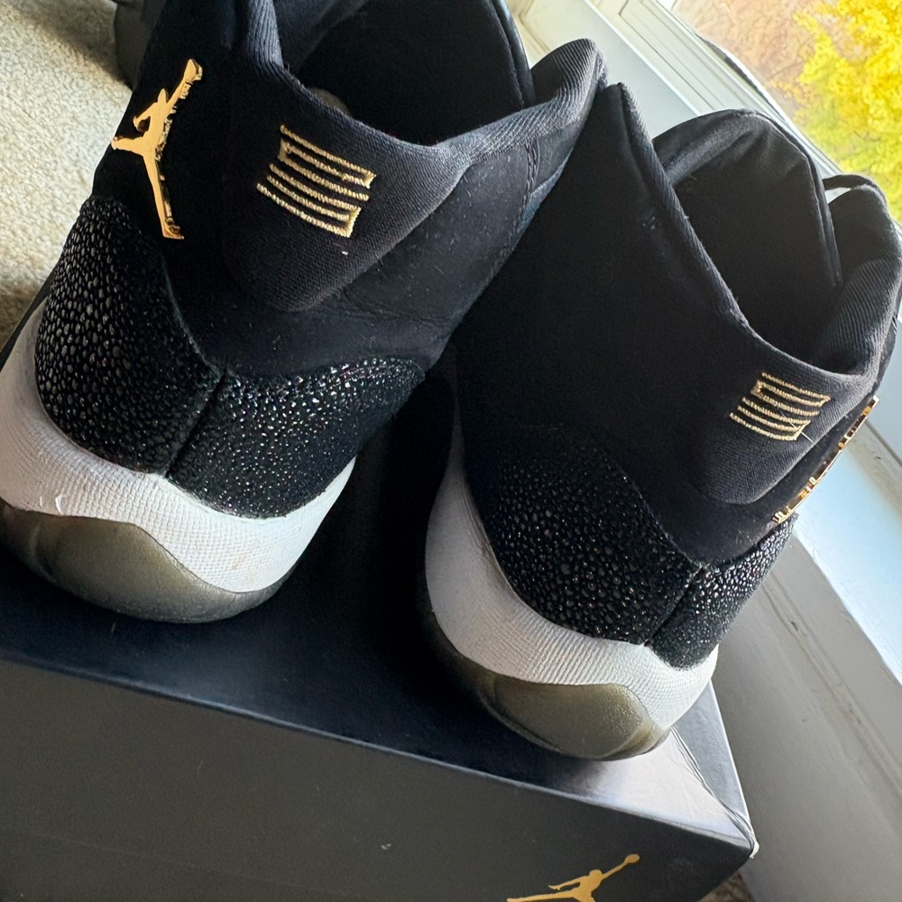 Air Jordan 11 Retro Heiress Black Stingray GS  women’s size 9 - Picture 5 of 8